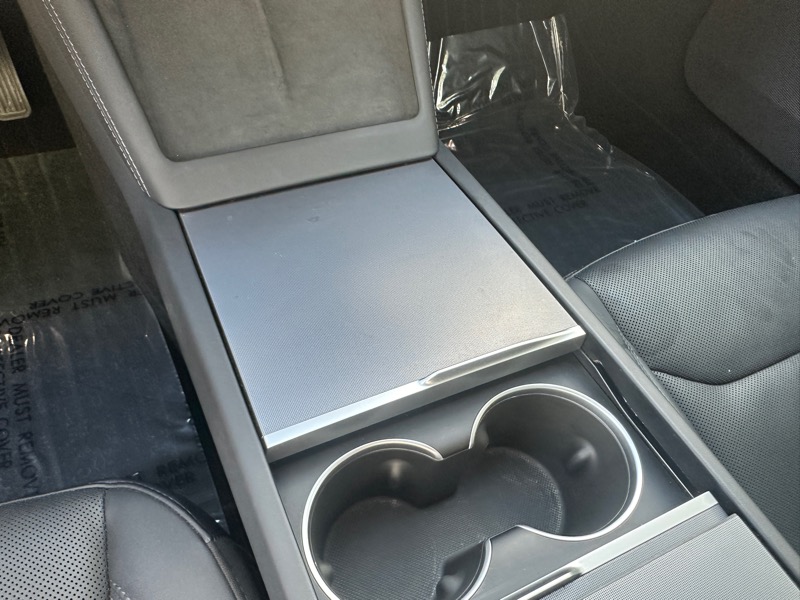 Tesla Model 3  2024