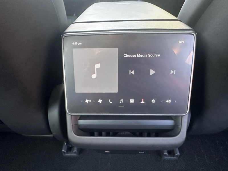 Tesla Model 3  2024