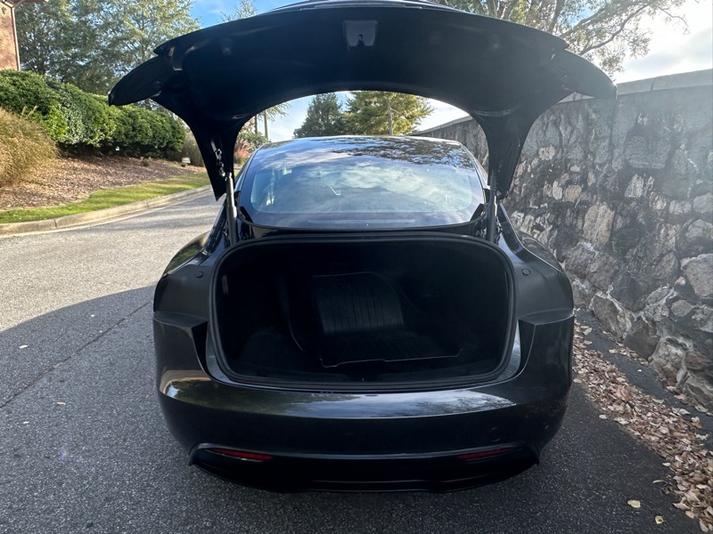 Tesla Model 3  2024