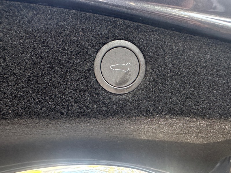 Tesla Model 3  2024