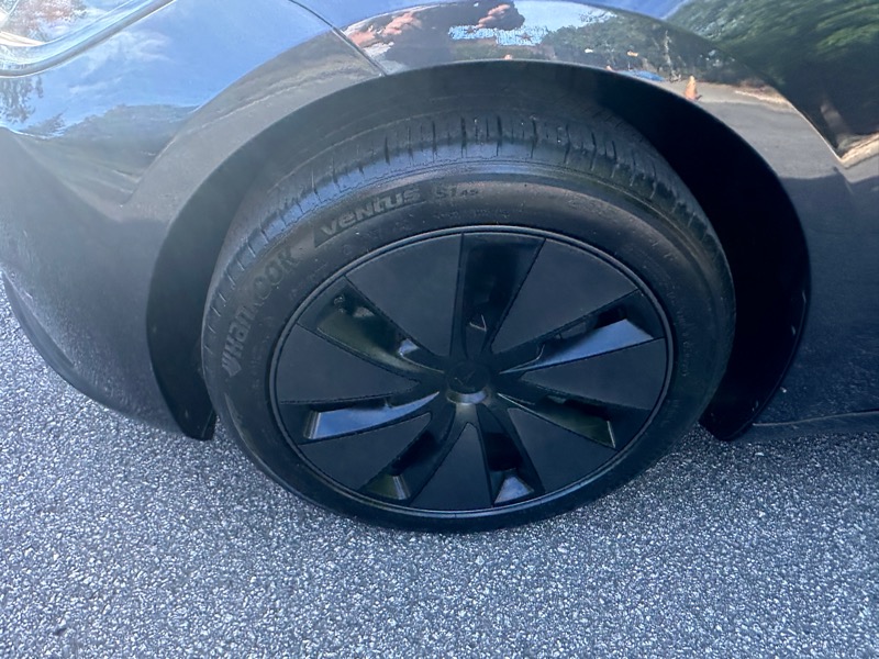 Tesla Model 3  2024