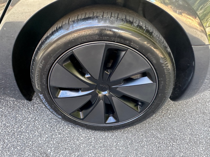 Tesla Model 3  2024