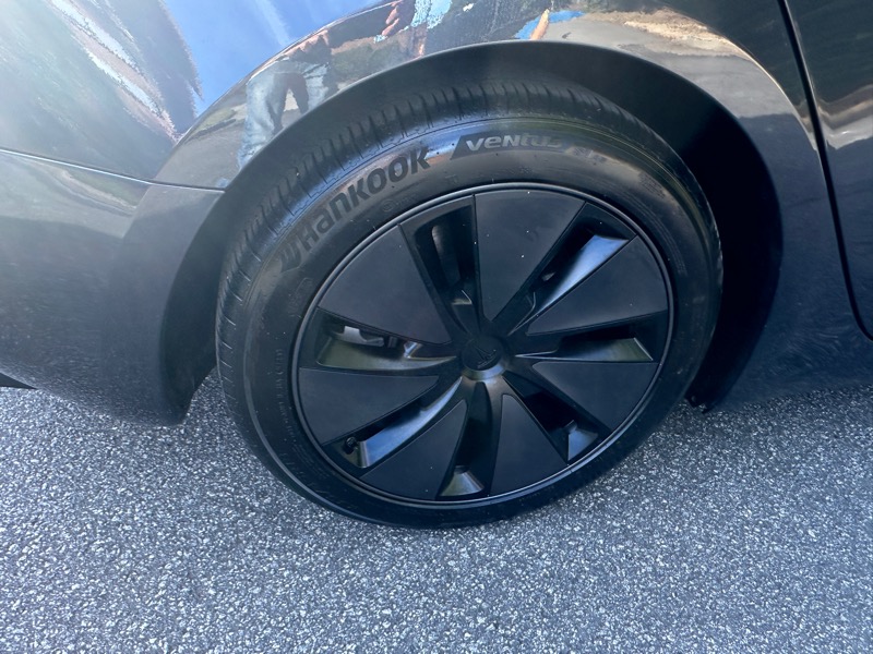 Tesla Model 3  2024