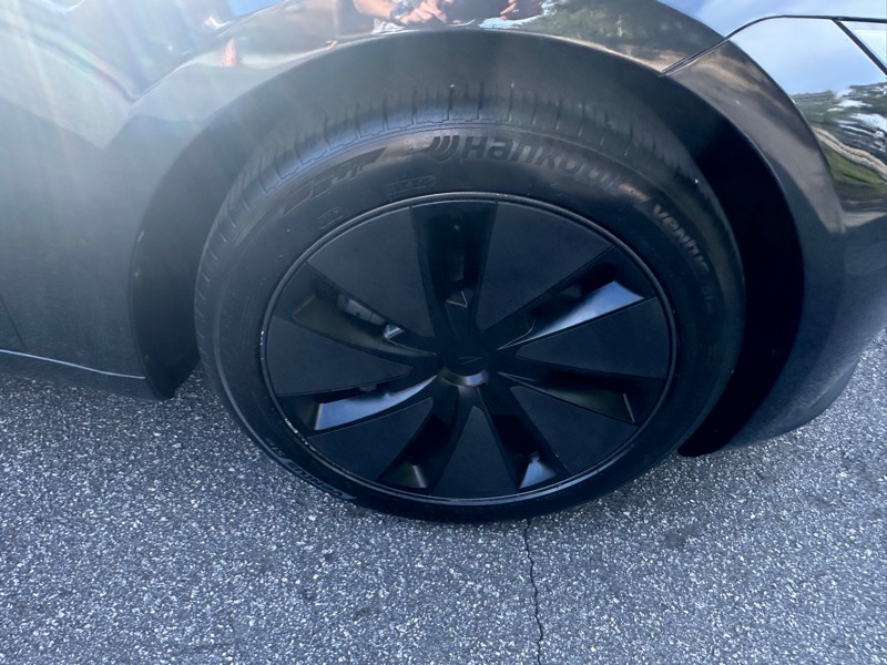 Tesla Model 3  2024