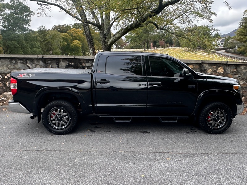 Toyota Tundra  2018