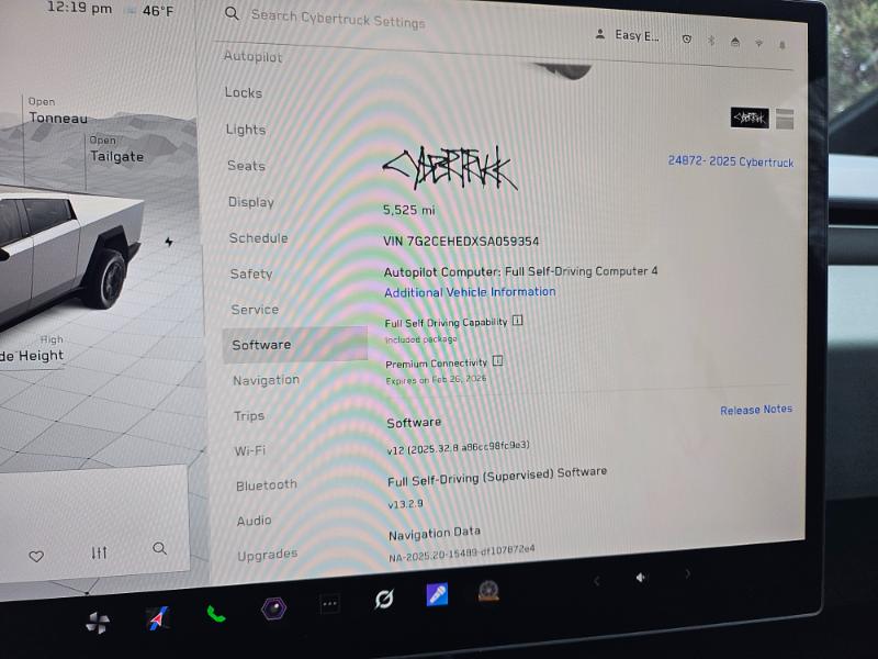 2025 Tesla Cybertruck photo 2