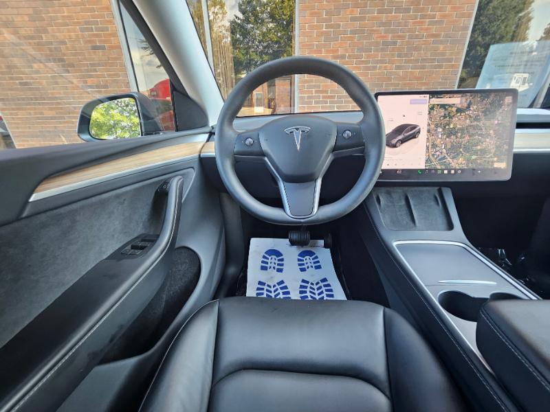 Tesla Model Y photo 4