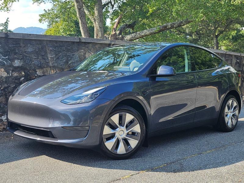 Tesla Model Y photo 5