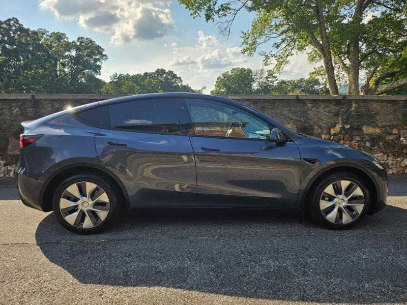 Tesla Model Y photo 10
