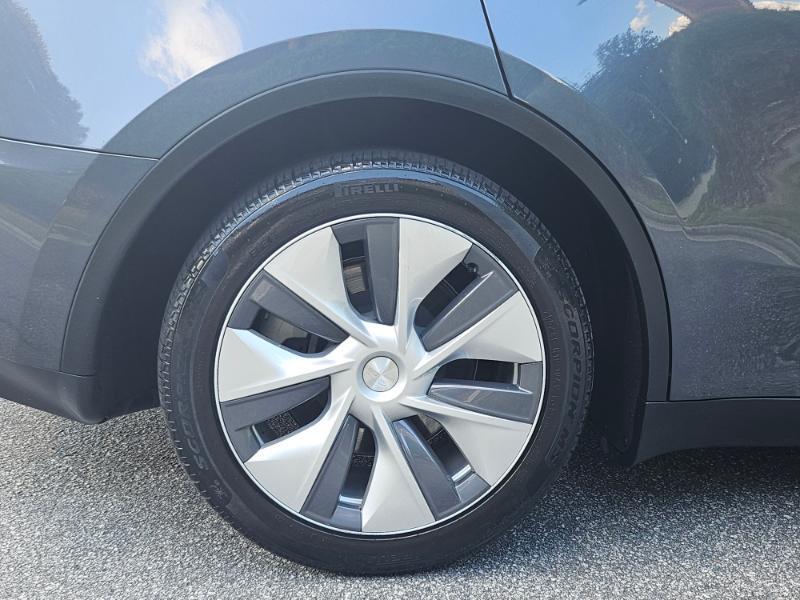 Tesla Model Y photo 16