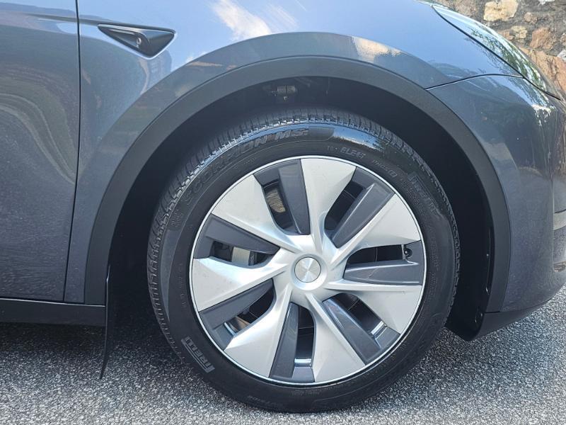 Tesla Model Y photo 17