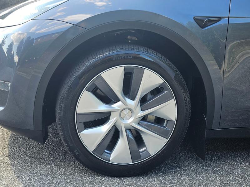 Tesla Model Y photo 18