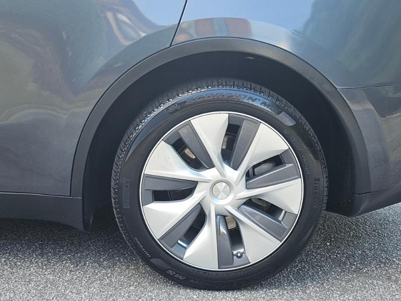 Tesla Model Y photo 19