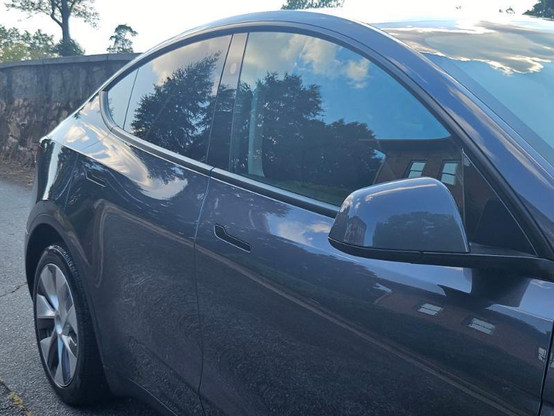 Tesla Model Y photo 21
