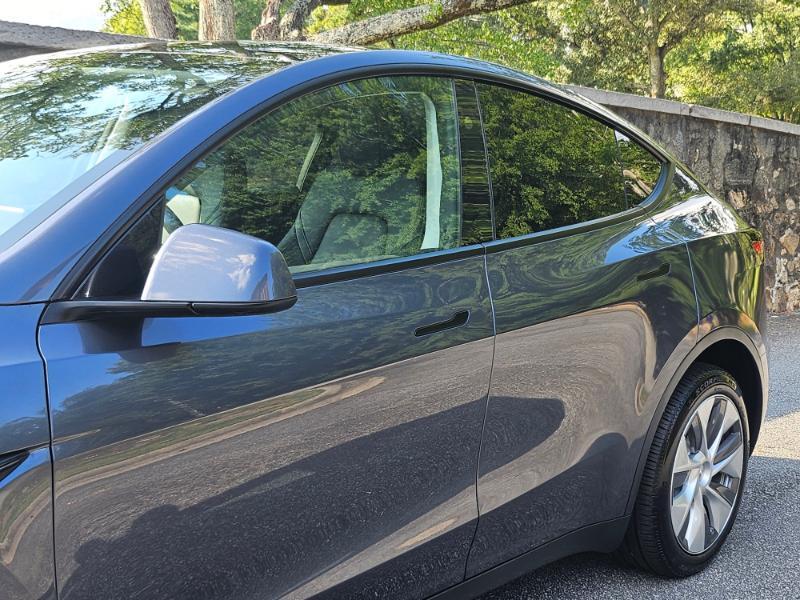Tesla Model Y photo 23