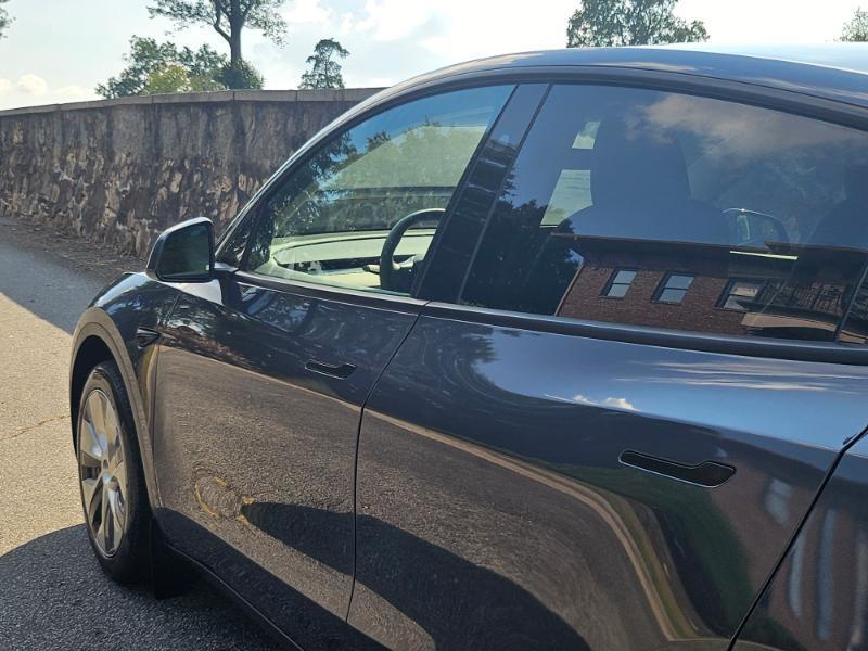 Tesla Model Y photo 24