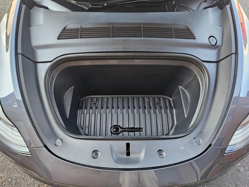 Tesla Model Y photo 27