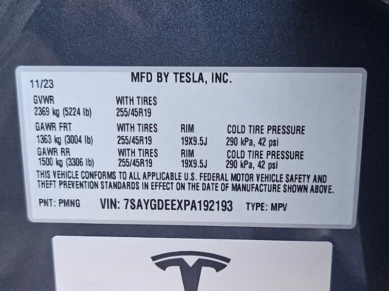 Tesla Model Y photo 37