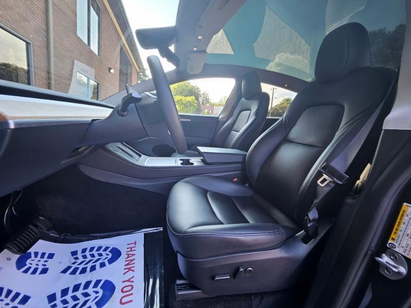 Tesla Model Y photo 38
