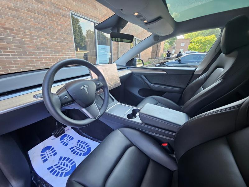 Tesla Model Y photo 39