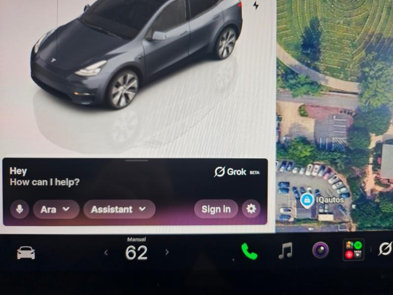 Tesla Model Y photo 46
