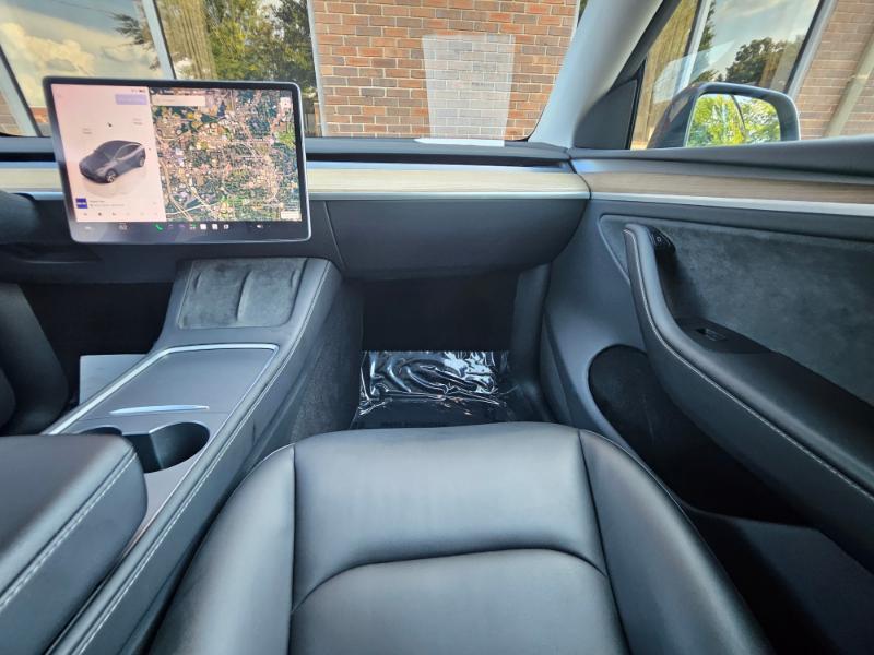 Tesla Model Y photo 56