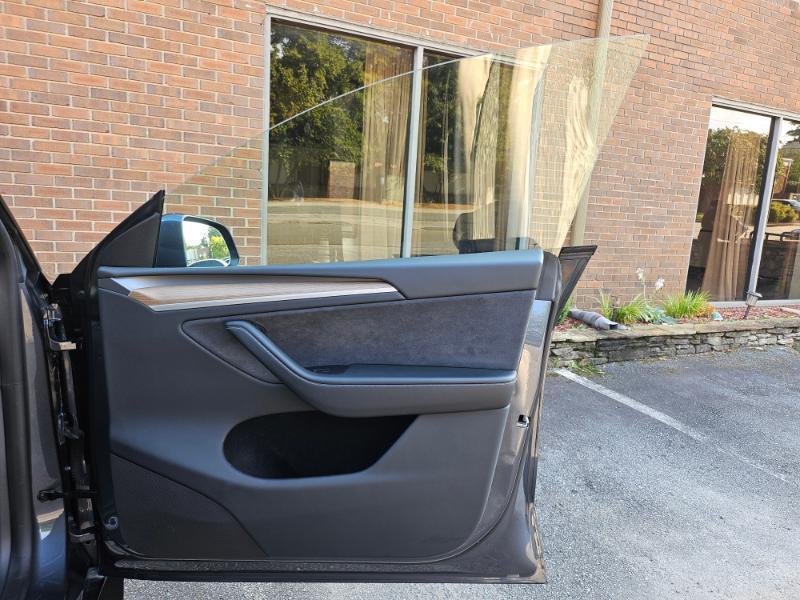 Tesla Model Y photo 61