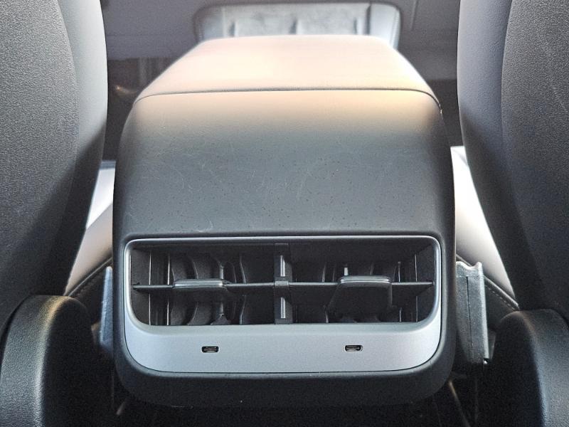 Tesla Model Y photo 65
