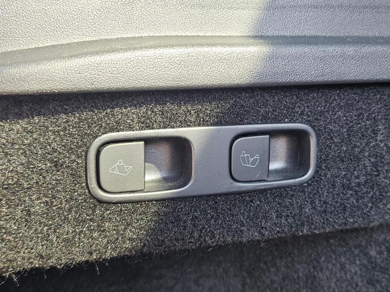 Tesla Model Y photo 72