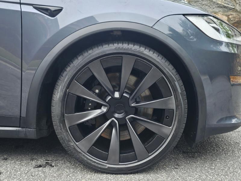 Tesla Model X photo 17