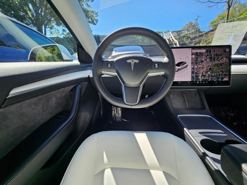 Tesla Model 3 photo 4
