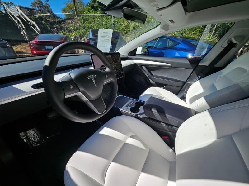 Tesla Model 3 photo 36