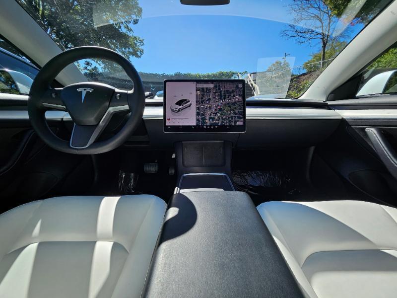 Tesla Model 3 photo 38