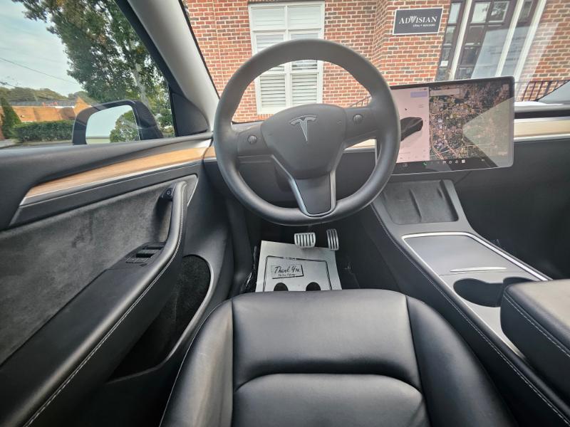 Tesla Model Y photo 4