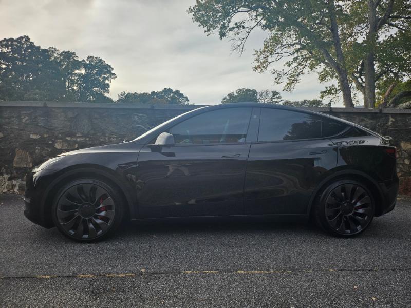 Tesla Model Y photo 8