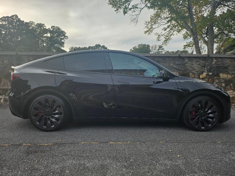 Tesla Model Y photo 10