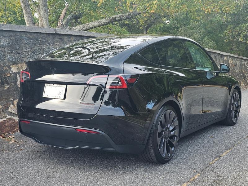 Tesla Model Y photo 11