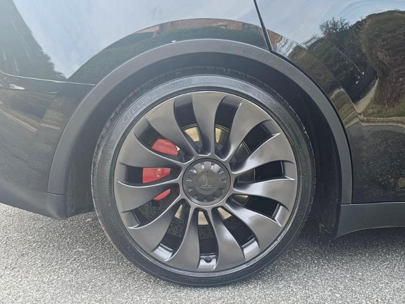 Tesla Model Y photo 16