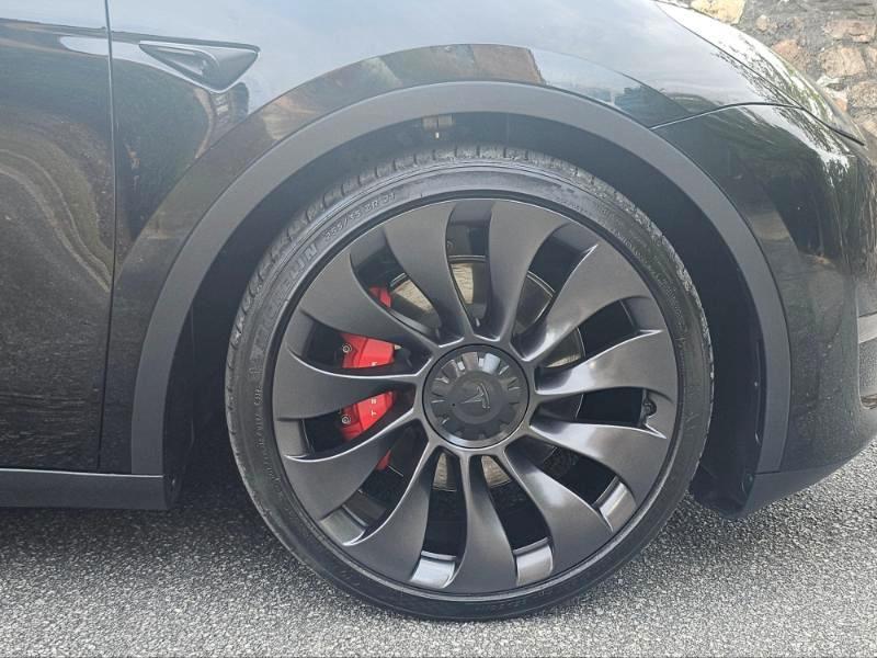 Tesla Model Y photo 17