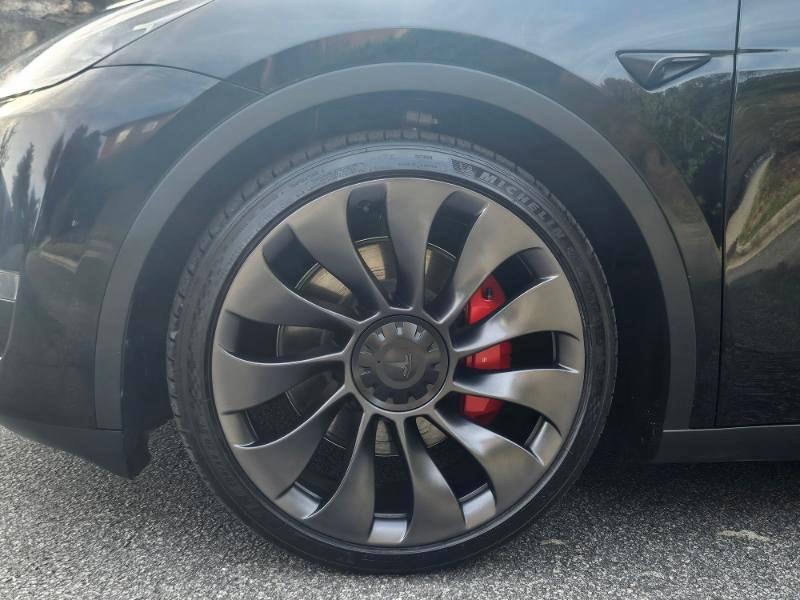 Tesla Model Y photo 18