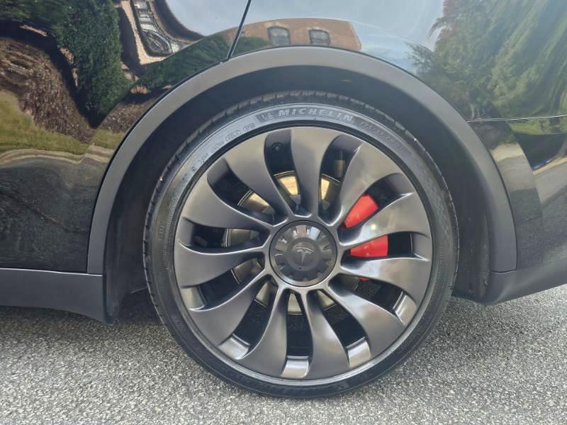 Tesla Model Y photo 19