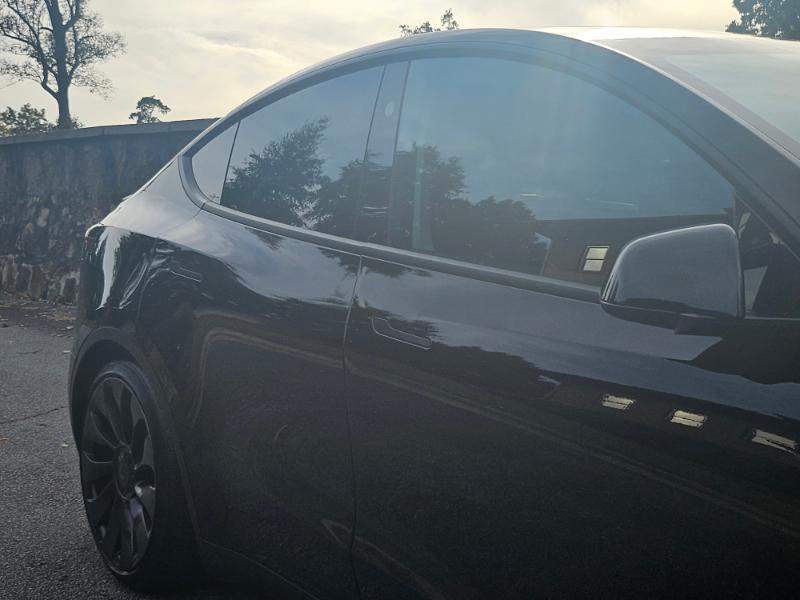 Tesla Model Y photo 21