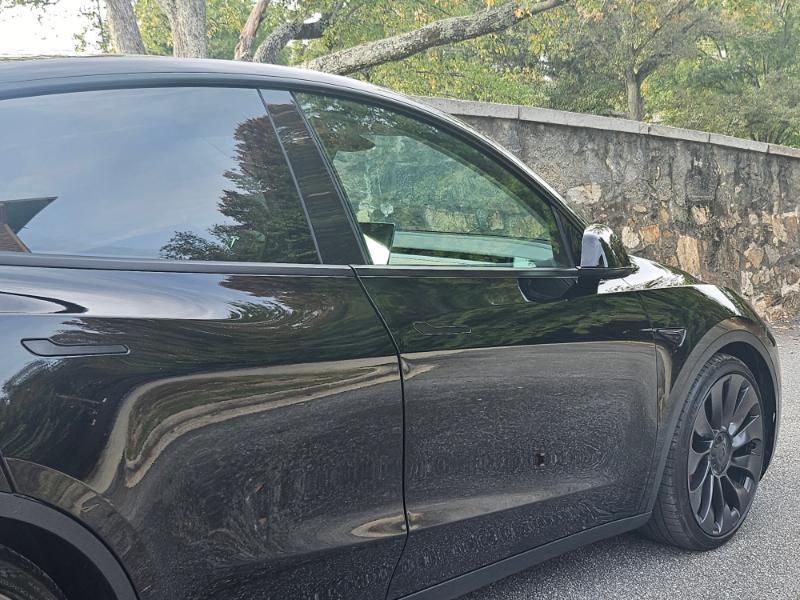 Tesla Model Y photo 22