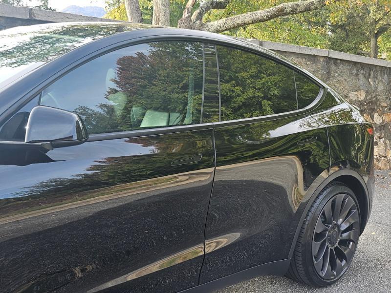 Tesla Model Y photo 23