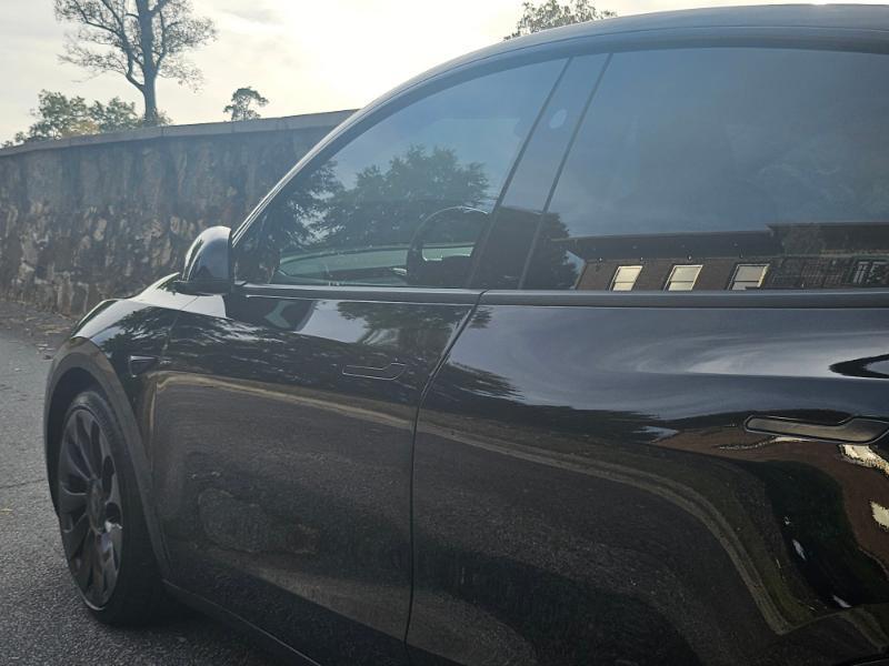 Tesla Model Y photo 24