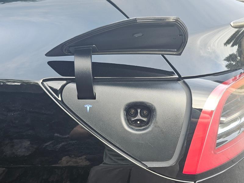 Tesla Model Y photo 33