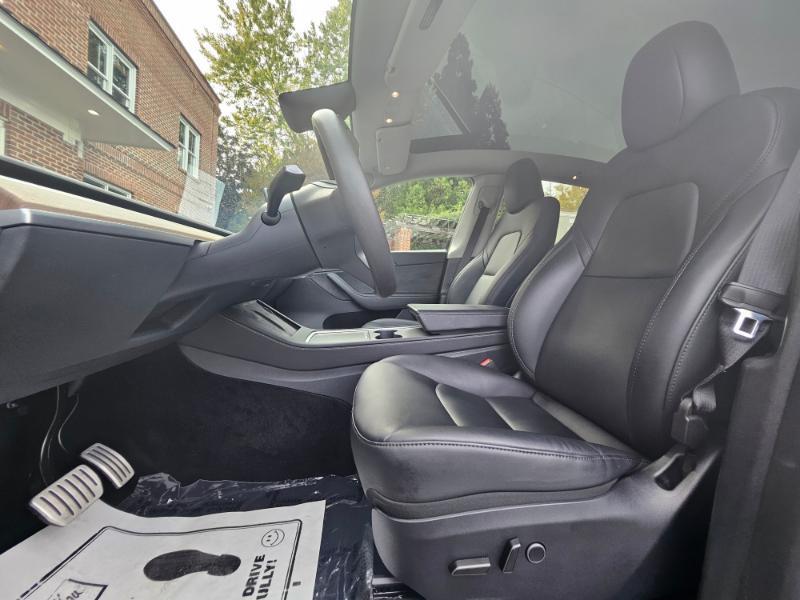 Tesla Model Y photo 38