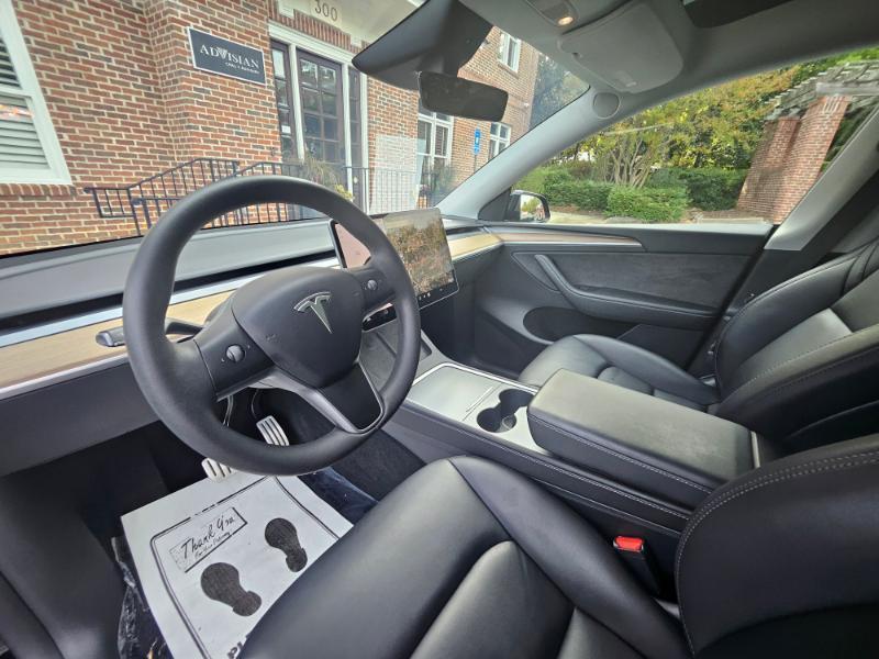 Tesla Model Y photo 39