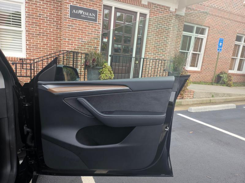 Tesla Model Y photo 61