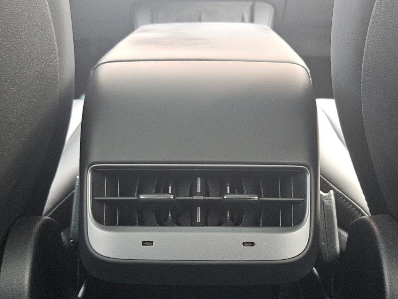 Tesla Model Y photo 65